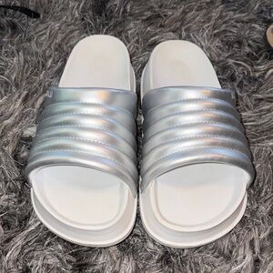 KUAILU Silver and White Slide Slides size 8